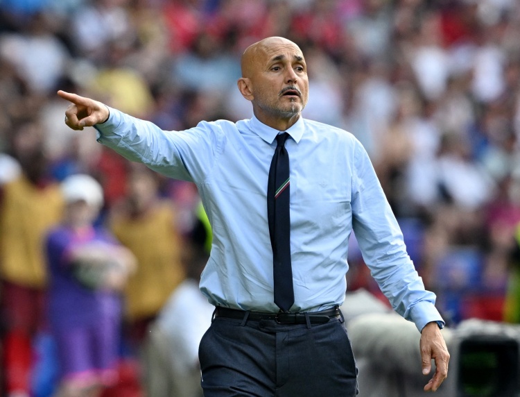 意大利队被指过于自大，解说员批评教练斯帕莱蒂 