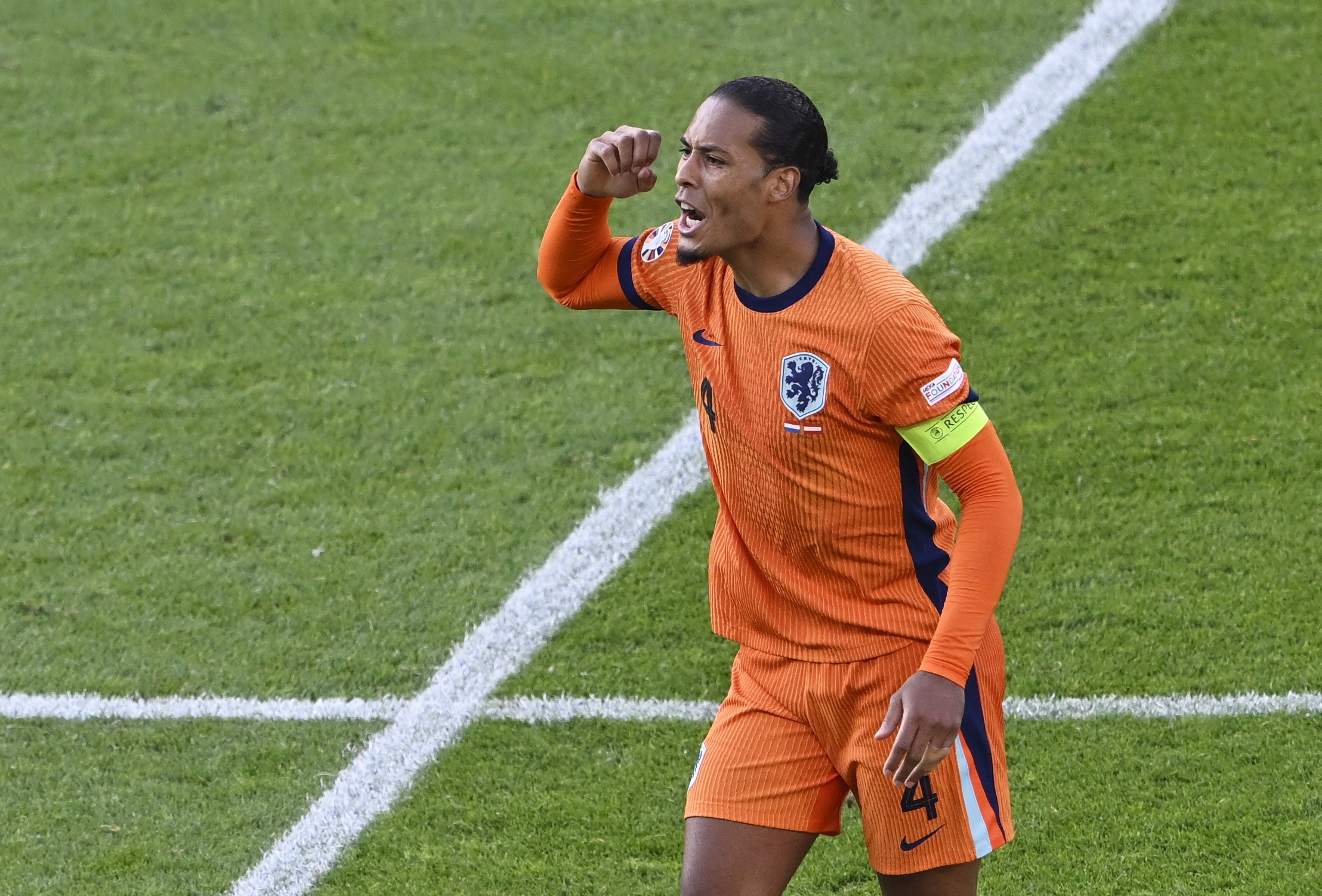 荷兰范迪克欧洲杯表现抢眼 