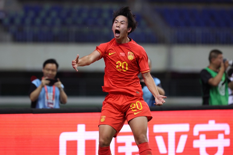 西班牙新星亚马尔助球队晋级，期待中国小将刘诚宇的崛起 