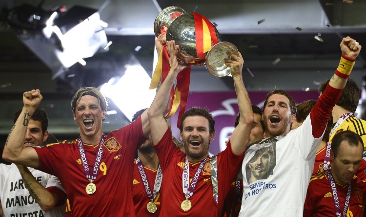 欧洲杯决赛：历史五经典瞬间回顾 