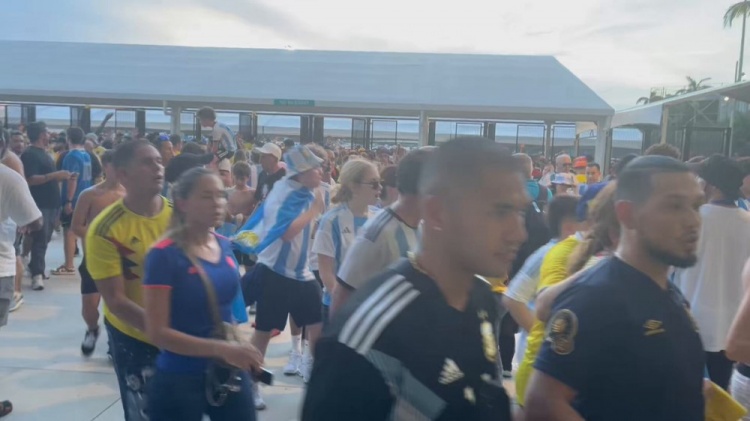 美洲杯赛事组织者在混乱后取消检票入场 